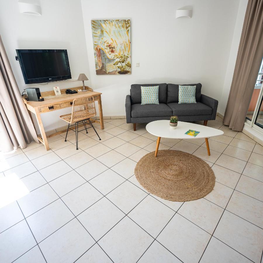 Le Kerveguen Hotell Saint-Gilles-les Bains Eksteriør bilde