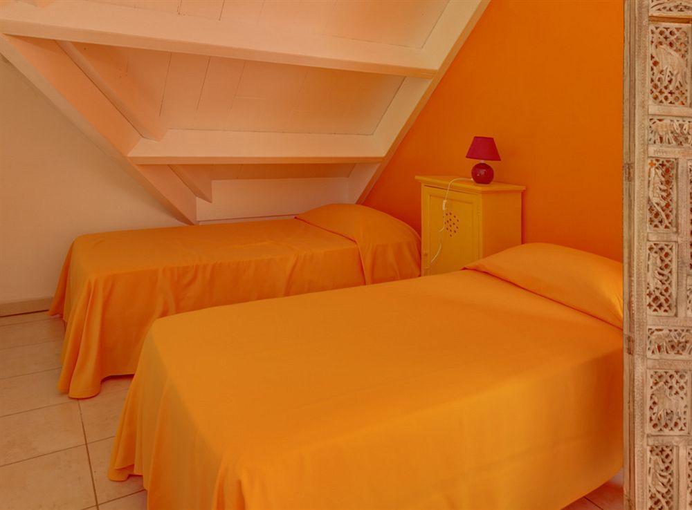 Le Kerveguen Hotell Saint-Gilles-les Bains Eksteriør bilde