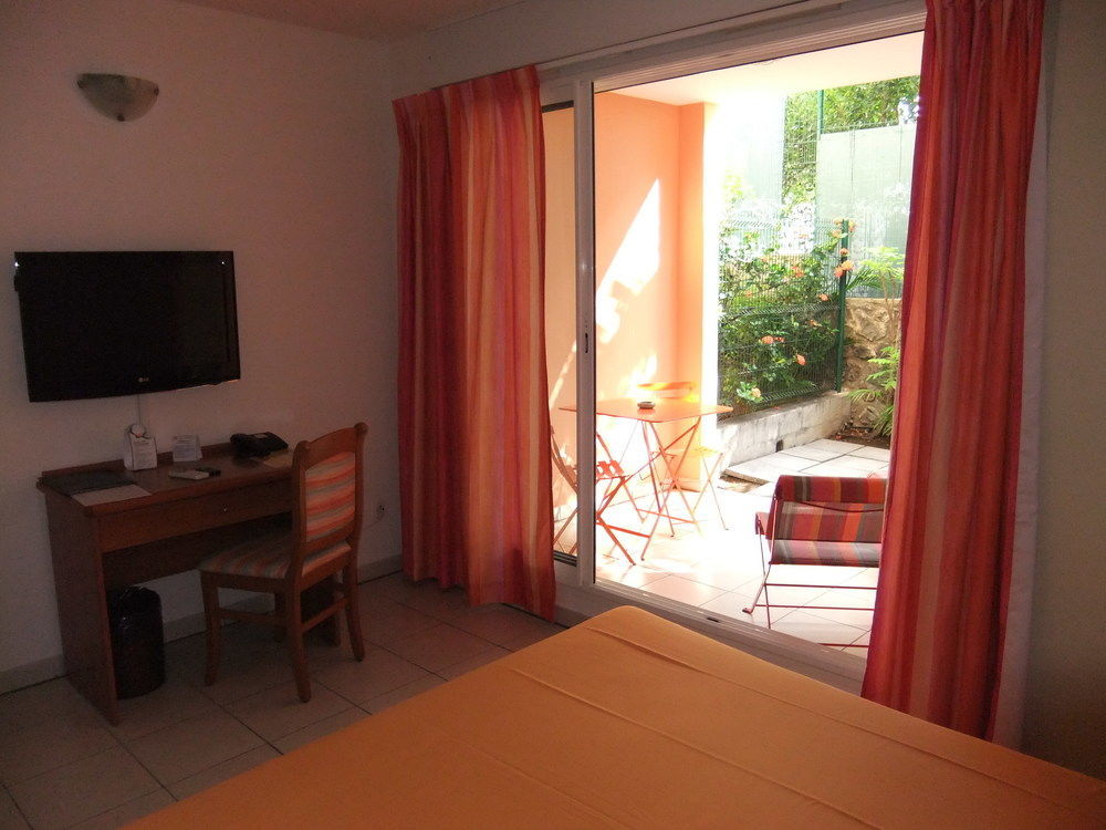 Le Kerveguen Hotell Saint-Gilles-les Bains Eksteriør bilde