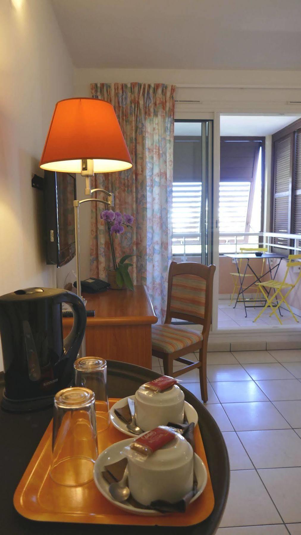 Le Kerveguen Hotell Saint-Gilles-les Bains Eksteriør bilde