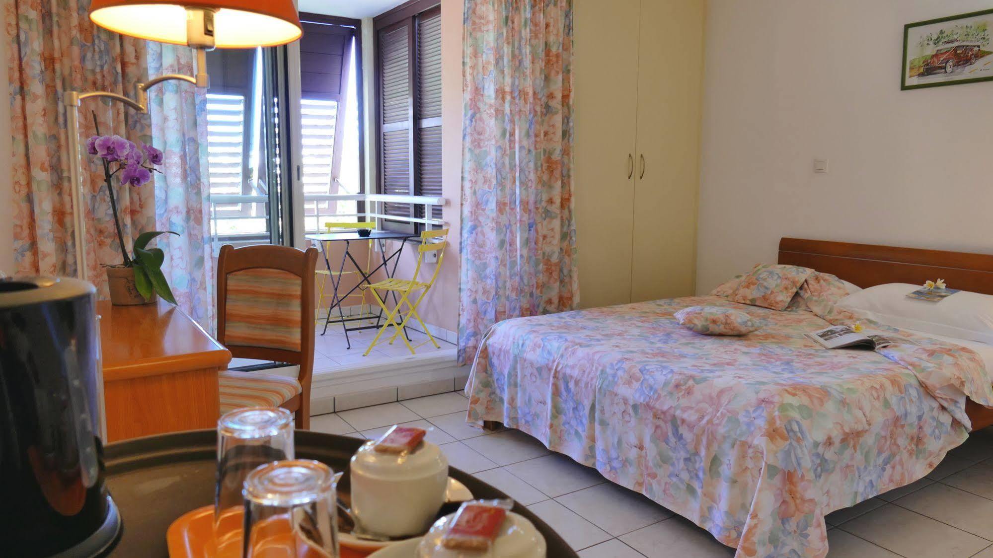 Le Kerveguen Hotell Saint-Gilles-les Bains Eksteriør bilde