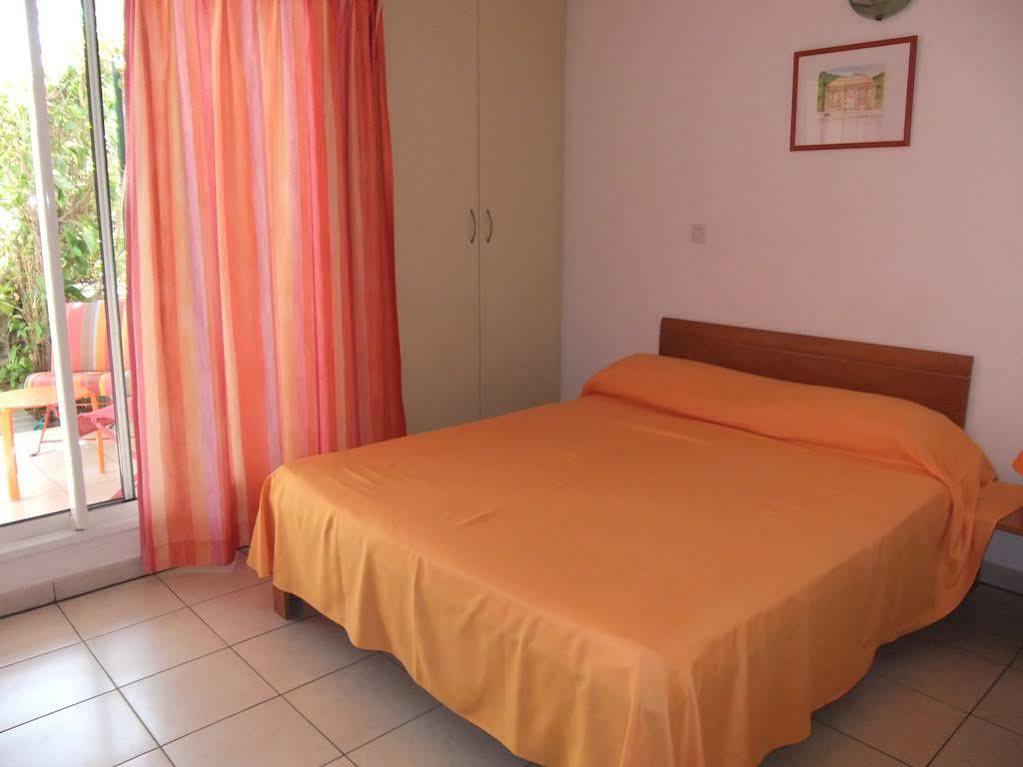 Le Kerveguen Hotell Saint-Gilles-les Bains Eksteriør bilde